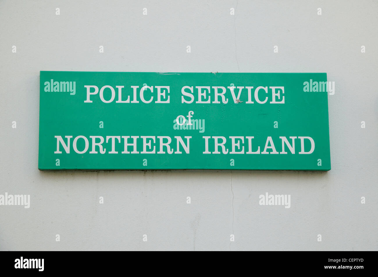 Un gros plan du service de police d'Irlande du signe à Belfast. Banque D'Images