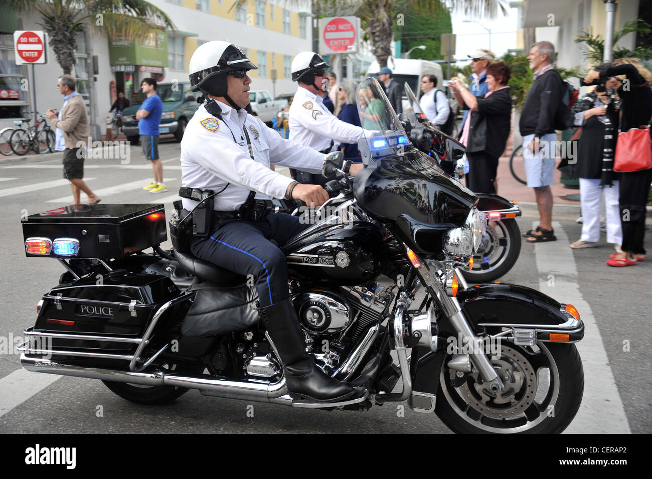 Les agents de police moto, Miami, Floride, USA Banque D'Images