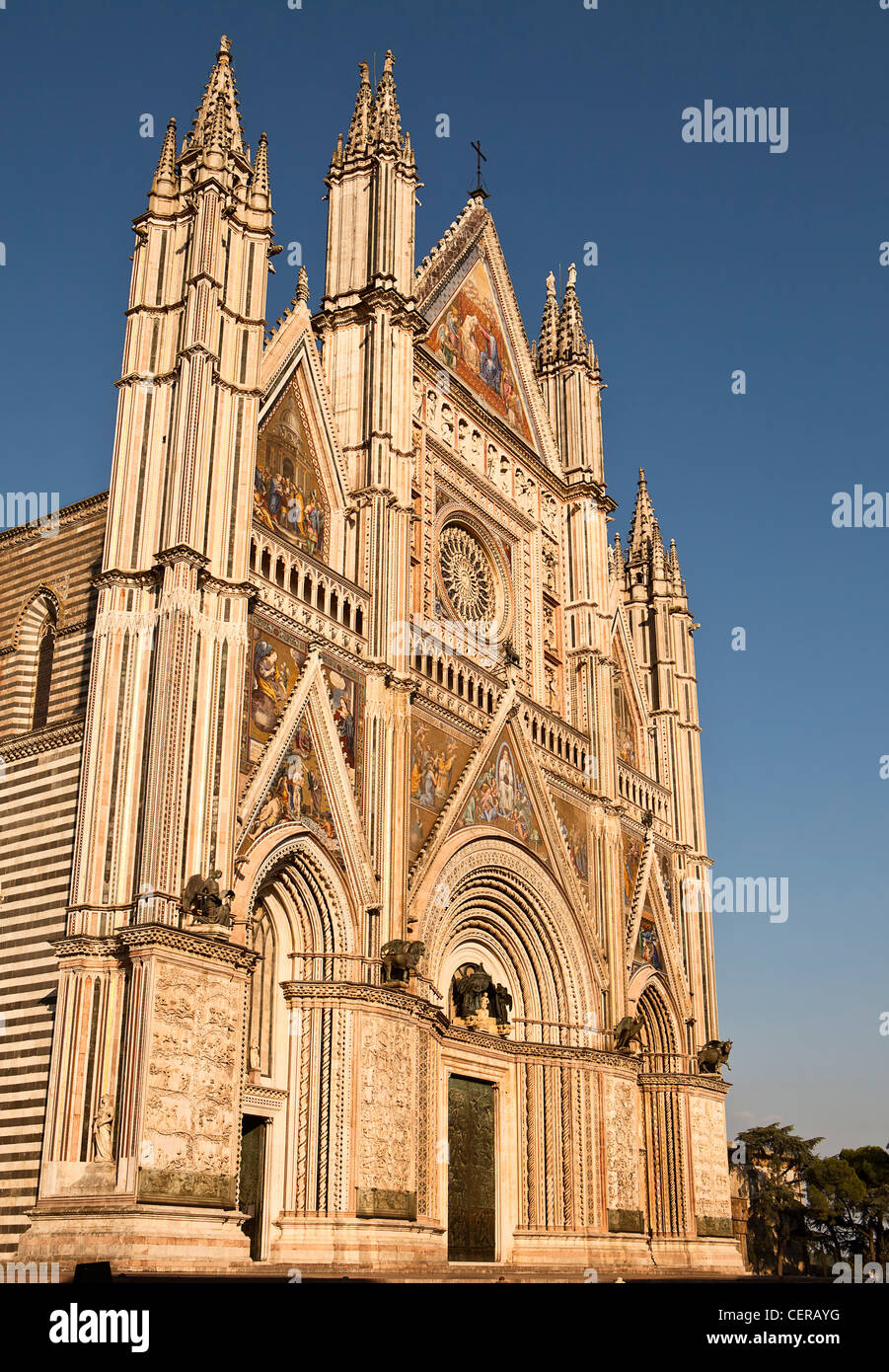 Façade de la cathédrale d'Orvieto Banque D'Images