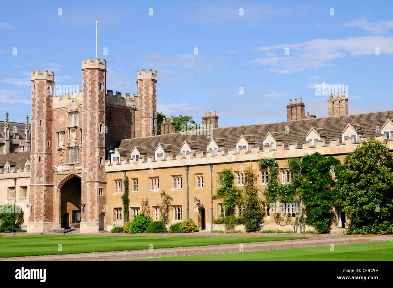 La grande porte et Cour de Trinity College, un collège constituant de l'Université de Cambridge. Banque D'Images La grande porte et Cour de Trinity College, un collège constituant de l'Université de Cambridge. Banque D'Images