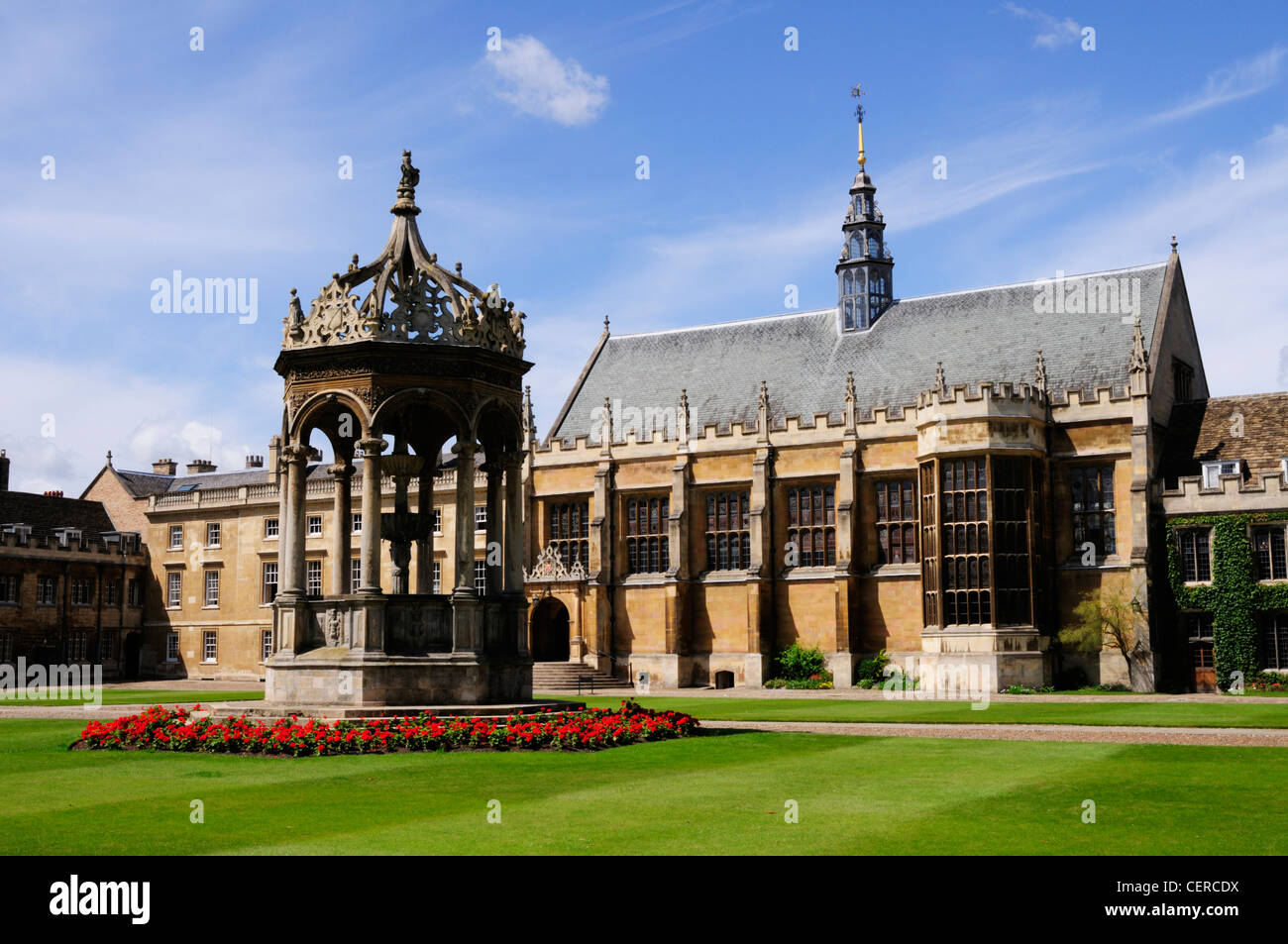 La grande cour du Trinity College, un collège constituant de l'Université de Cambridge. Banque D'Images La grande cour du Trinity College, un collège constituant de l'Université de Cambridge. Banque D'Images