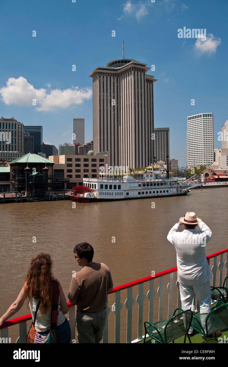 La Nouvelle Orléans au centre-ville de salon comme vu à partir d'un fleuve Mississippi steamship Banque D'Images