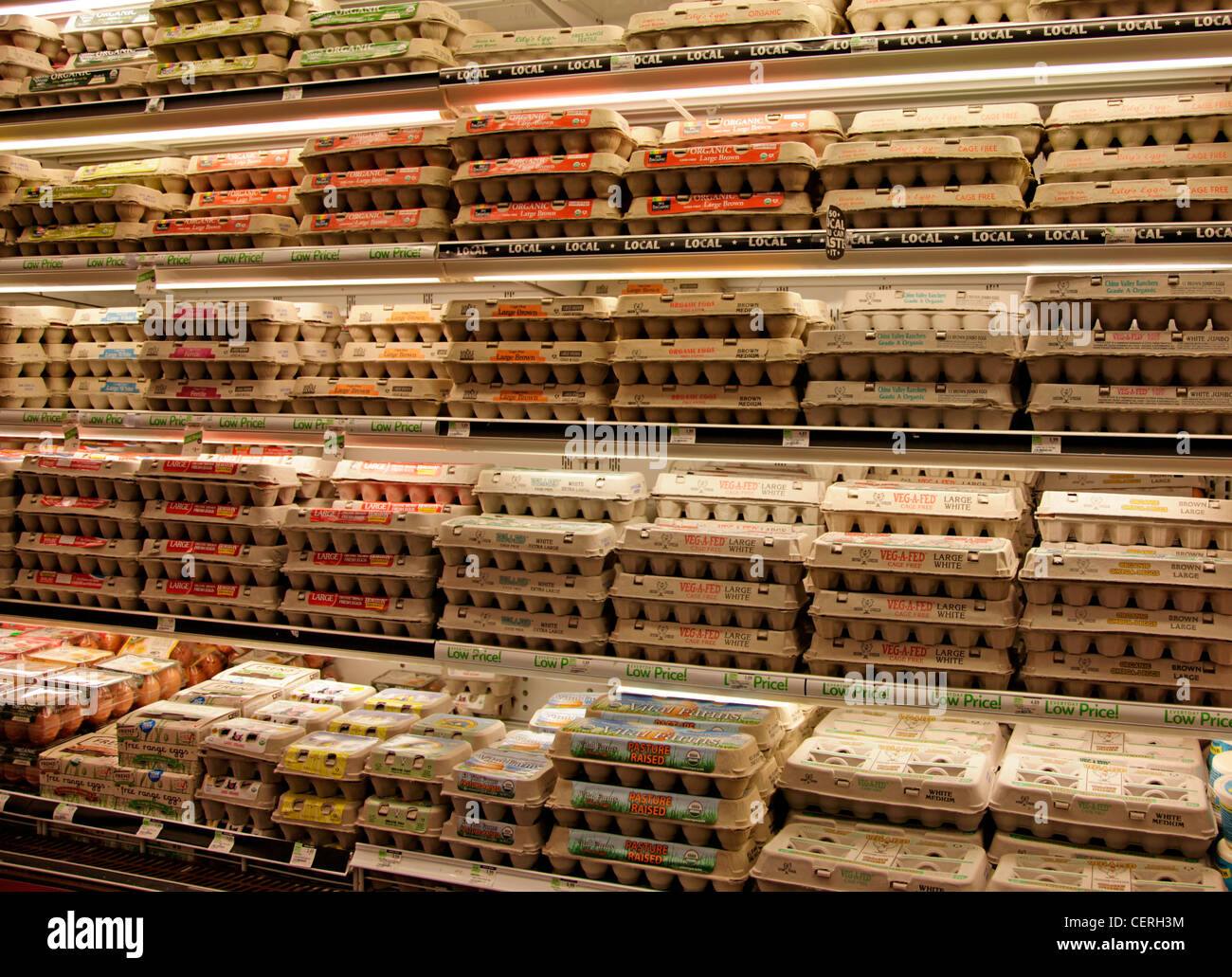 Des ŒUFS FRAIS À LA VENTE EN SUPERMARCHÉ,USA Banque D'Images