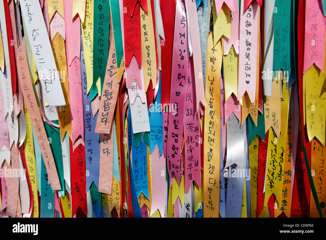 Des rubans qui souhaitent pour souhaiter la paix et l'unité à la DMZ, zone démilitarisé sur la frontière nord-coréenne du Sud, Imjingak, Corée du Sud Banque D'Images