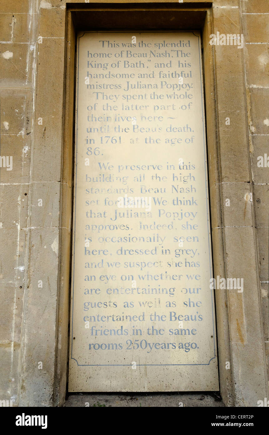 Une plaque commémorative et tablette présentant une brève biographie et l'histoire de Beau Nash de baignoire Banque D'Images