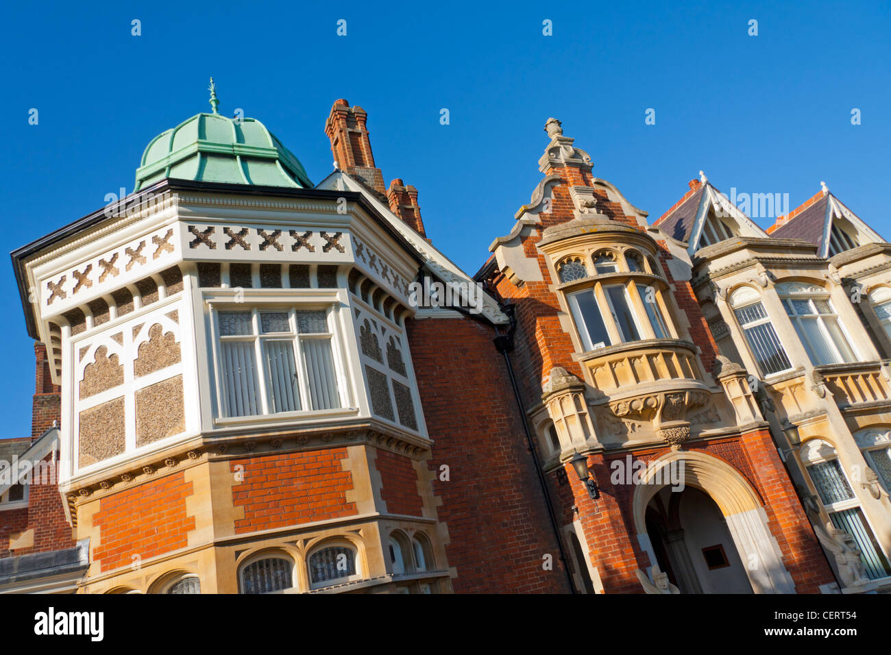 La façade de Bletchley Park Mansion dans le Buckinghamshire, Angleterre. L'accueil de la durant la Seconde Guerre mondiale. Banque D'Images