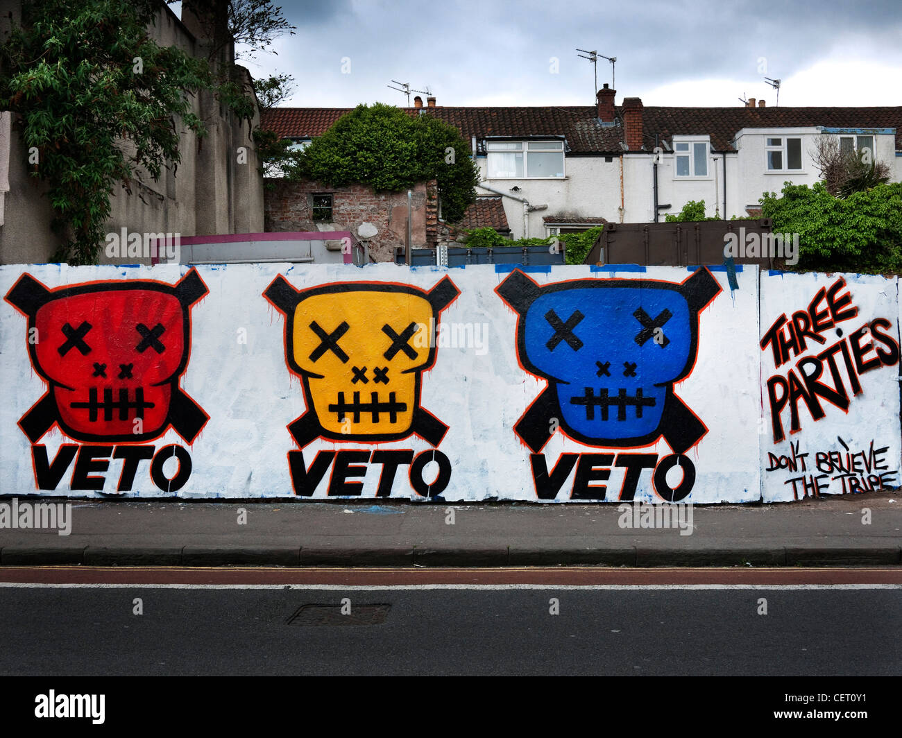 Le veto du graffiti de protestation sur mur de Bristol. Banque D'Images