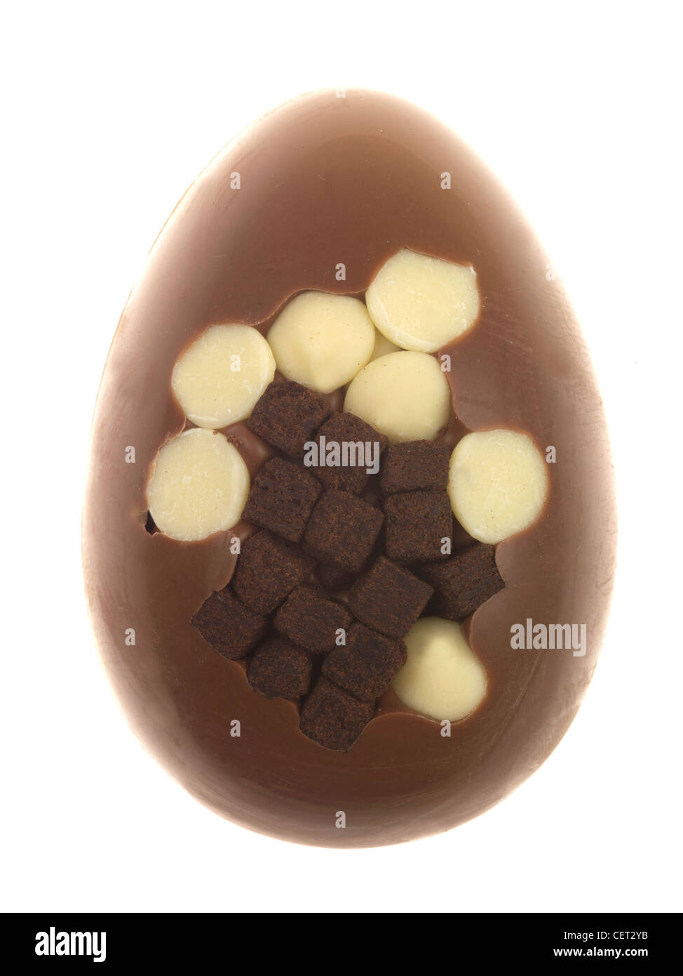 La nouveauté de luxe traditionnel de Pâques en chocolat Confiserie, isolés contre fond blanc, avec chemin de détourage et aucun peuple, prêt à manger Banque D'Images