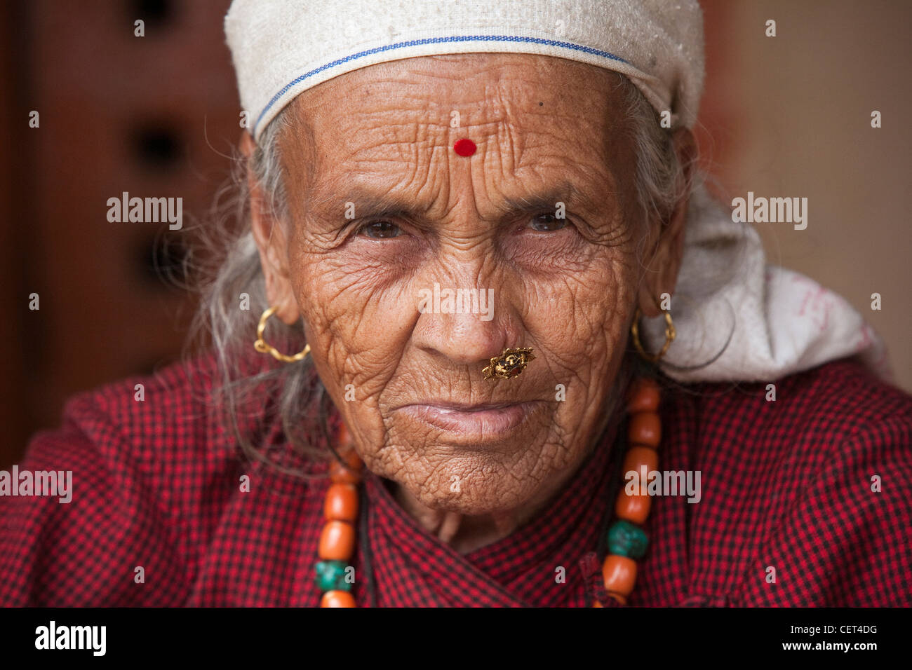 Femme mature dans sa maison dans Village Dhampus - Vallée de Pokhara,  Népal, Zone Gandaki Photo Stock - Alamy