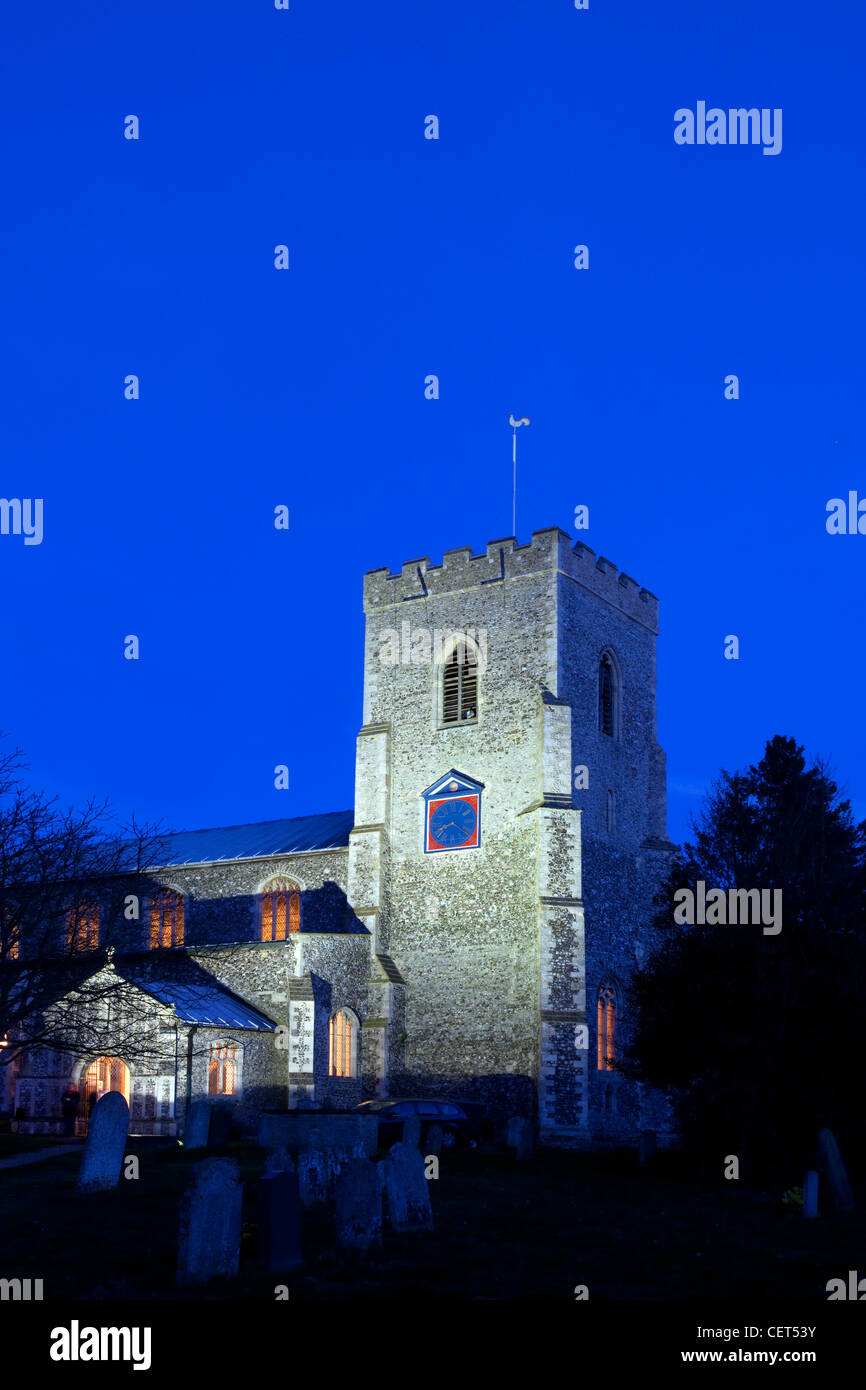 St Catherine's Church, construit aux xive et xve siècles, illuminé la nuit. Banque D'Images