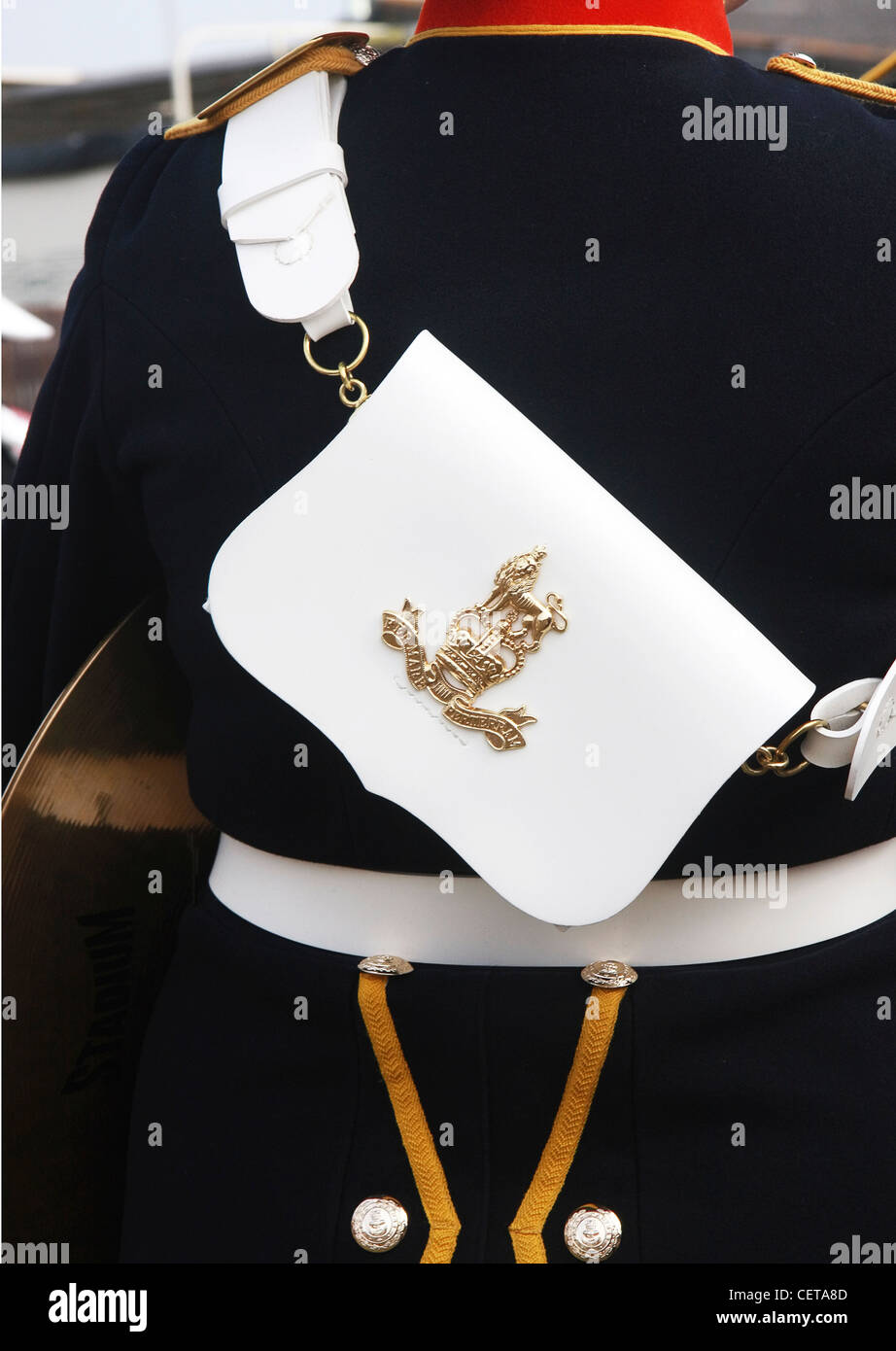 Vue arrière du membre de l'Orchestre militaire avec musique sac au Goodwood Revival. Banque D'Images