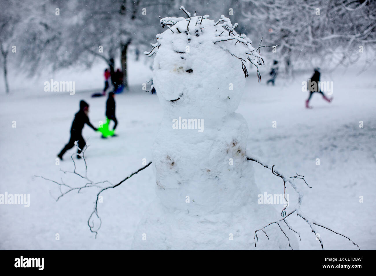 Waterlow Park devient un jeu d'hiver dans la neige couverts Highgate, Londres Banque D'Images