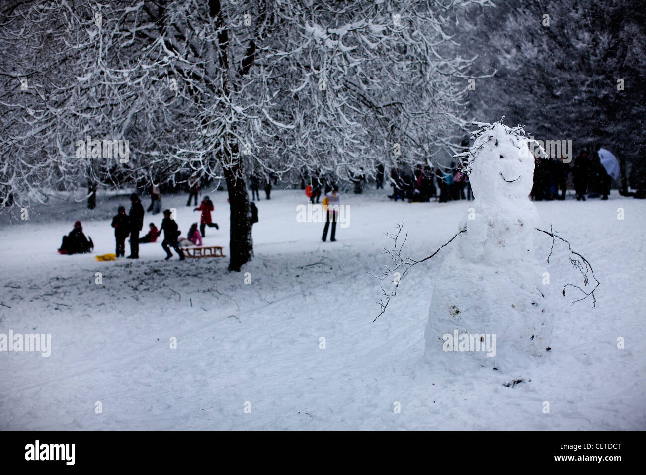 Waterlow Park devient un jeu d'hiver dans la neige couverts Highgate, Londres Banque D'Images