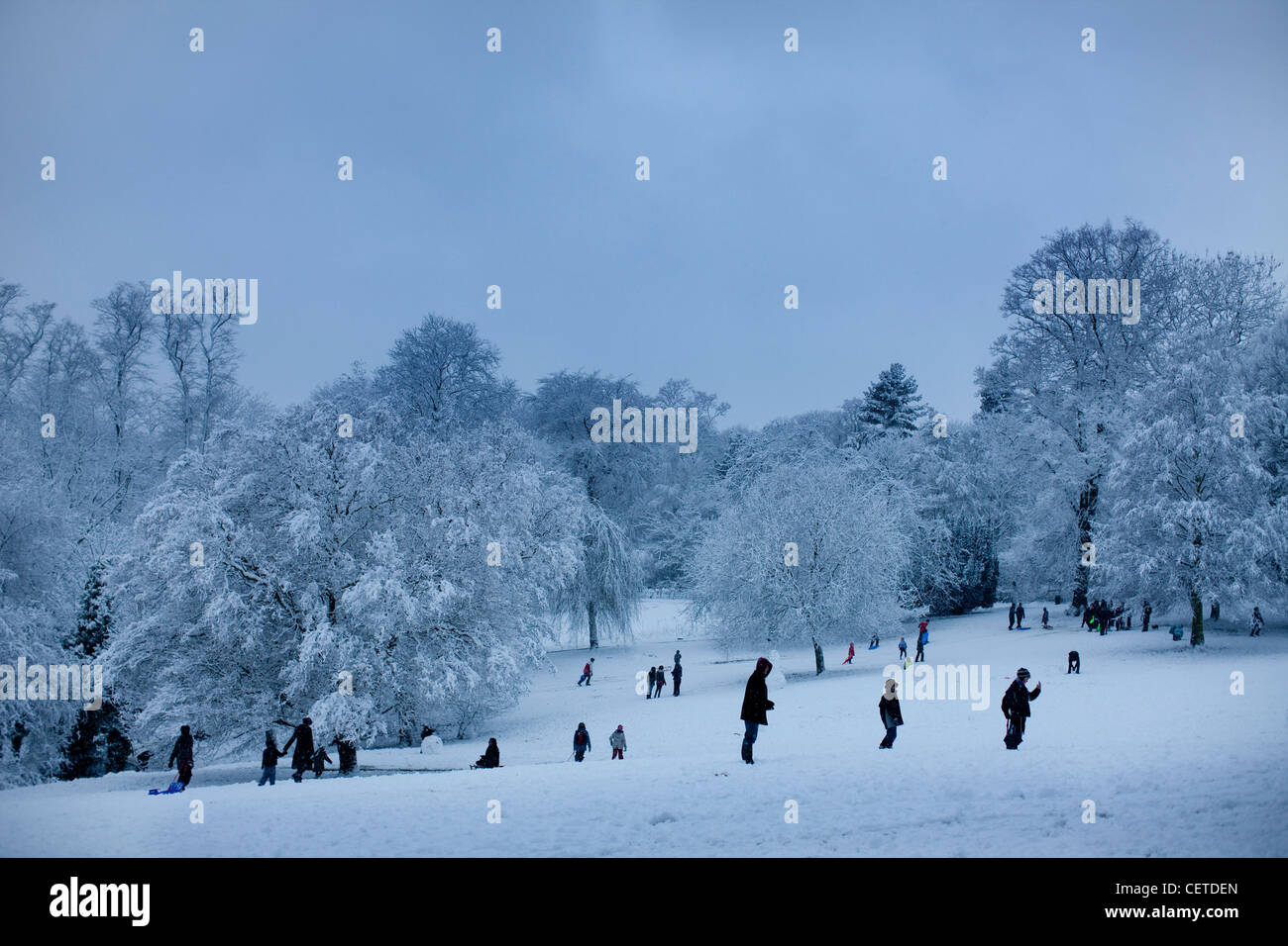 Waterlow Park devient un jeu d'hiver dans la neige couverts Highgate, Londres Banque D'Images