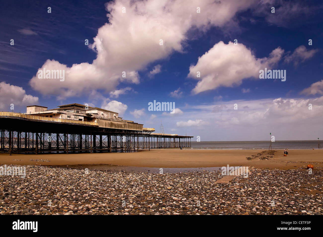 Vue de la plage de la jetée de Prestatyn au Pays de Galles. Banque D'Images