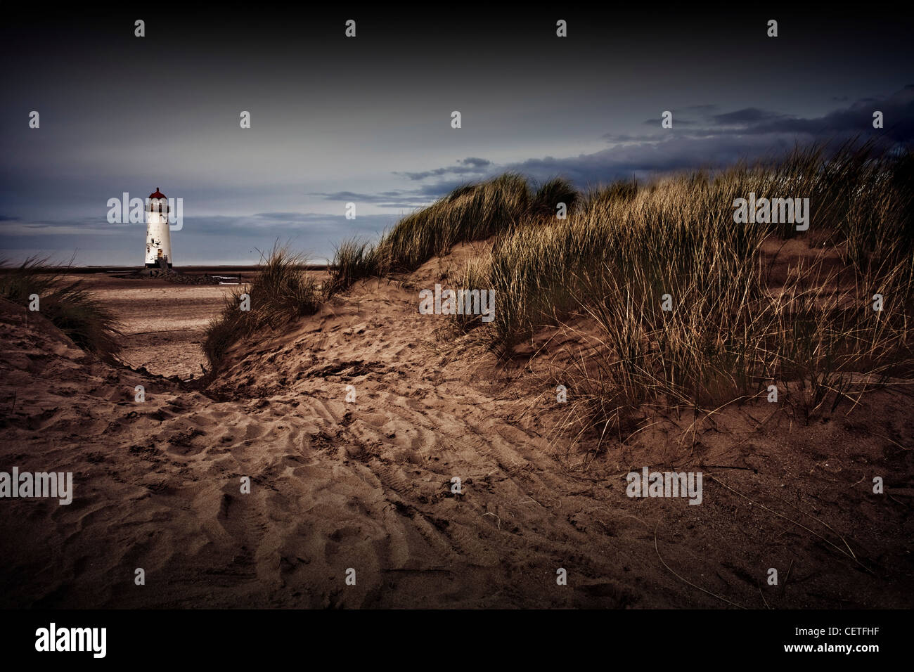 Vue des dunes de sable de phare de Talacre. Banque D'Images