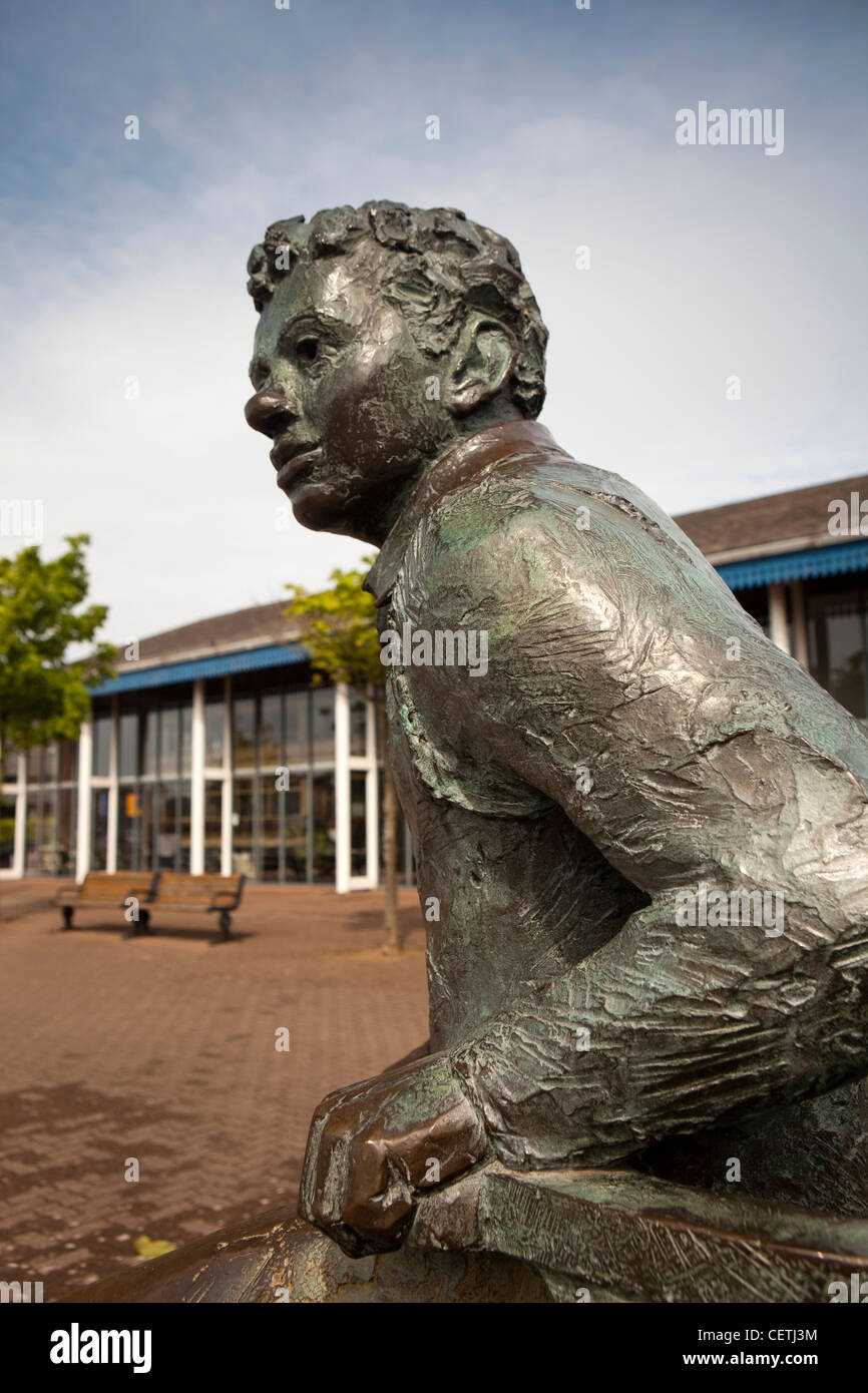 Royaume-uni, Pays de Galles, Swansea, quartier maritime de Dylan Thomas sculpture par John Doubleday Banque D'Images