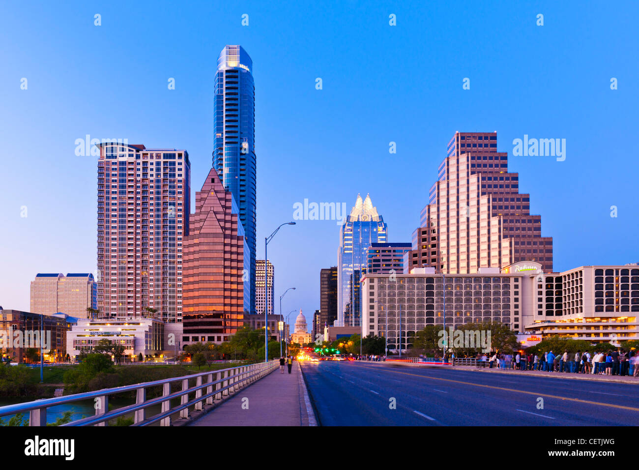 Skyline de Congress Avenue Bridge, Austin, TX Banque D'Images