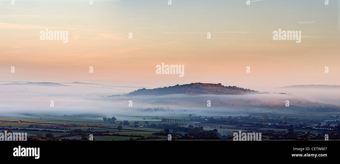 Vue sur Gloucester et la Severn Vale dans la brume du matin Banque D'Images