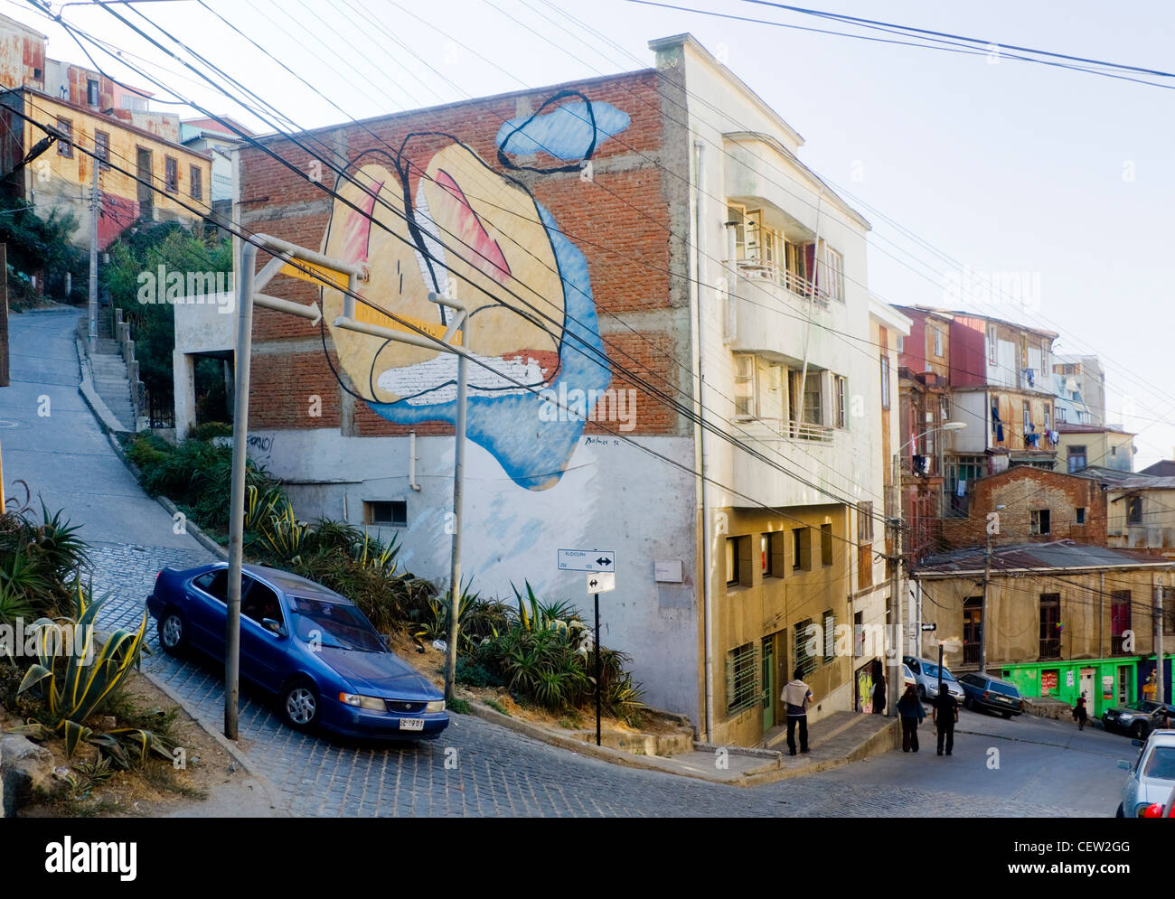 ValparaIso, Chili. L'Amérique du Sud. Les bâtiments et les rues en pente. Cerro Bellavista. Banque D'Images