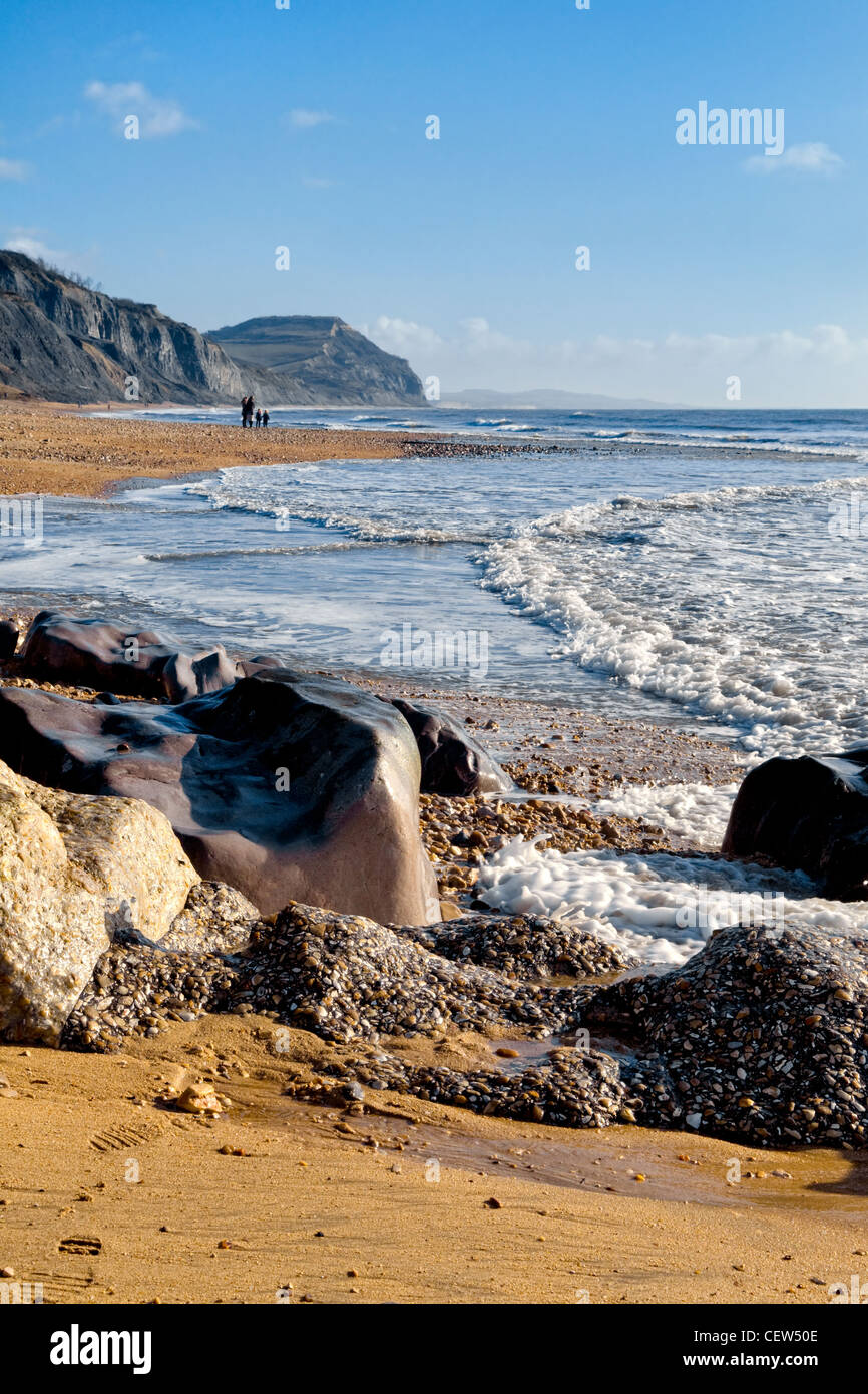 Charmouth plage sur la côte jurassique à Charmouth, Dorset, UK prise le jour ensoleillé en hiver Banque D'Images