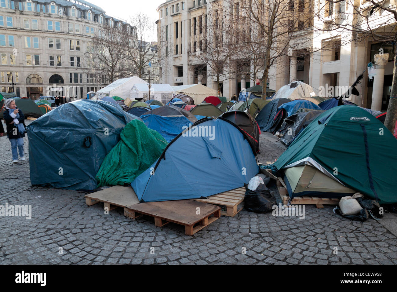 Une partie de la ville de tentes, une partie de l'Occupy London manifestation devant la Cathédrale St Paul, Londres, à la fin mars 2012. Banque D'Images