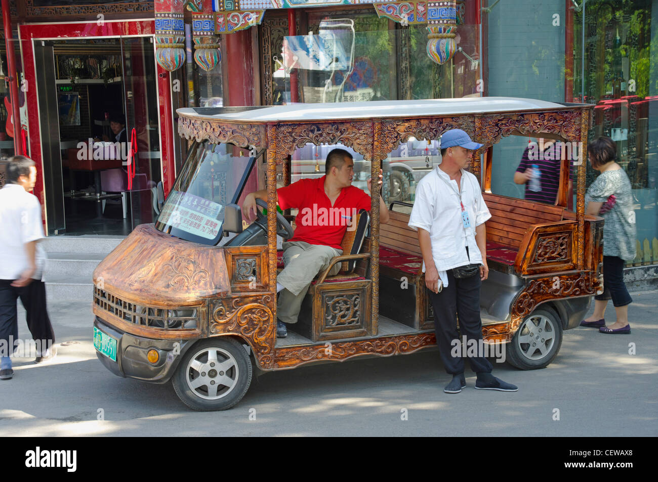 Voiture stylisée pour le transport des touristes dans la vieille ville de Pékin, Chine Banque D'Images