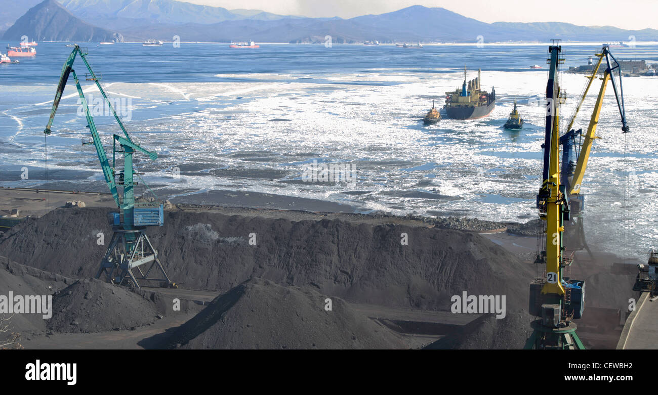 Le terminal du port de chargement du charbon à un port à charbon chargé Nakhodka Banque D'Images