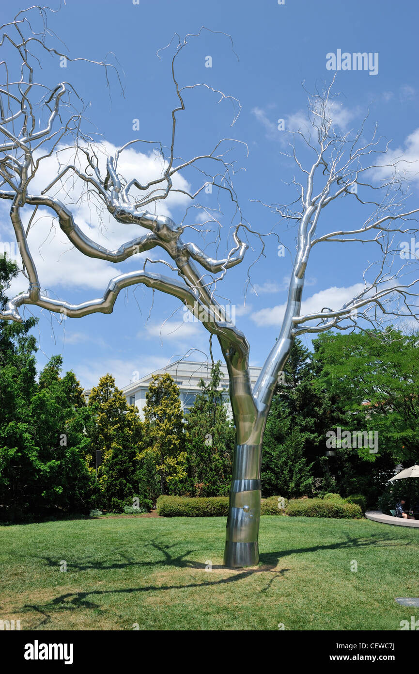 Roxy Paine par greffe dans le Smithsonian Jardin de sculptures sur le Mall Washington DC USA Banque D'Images