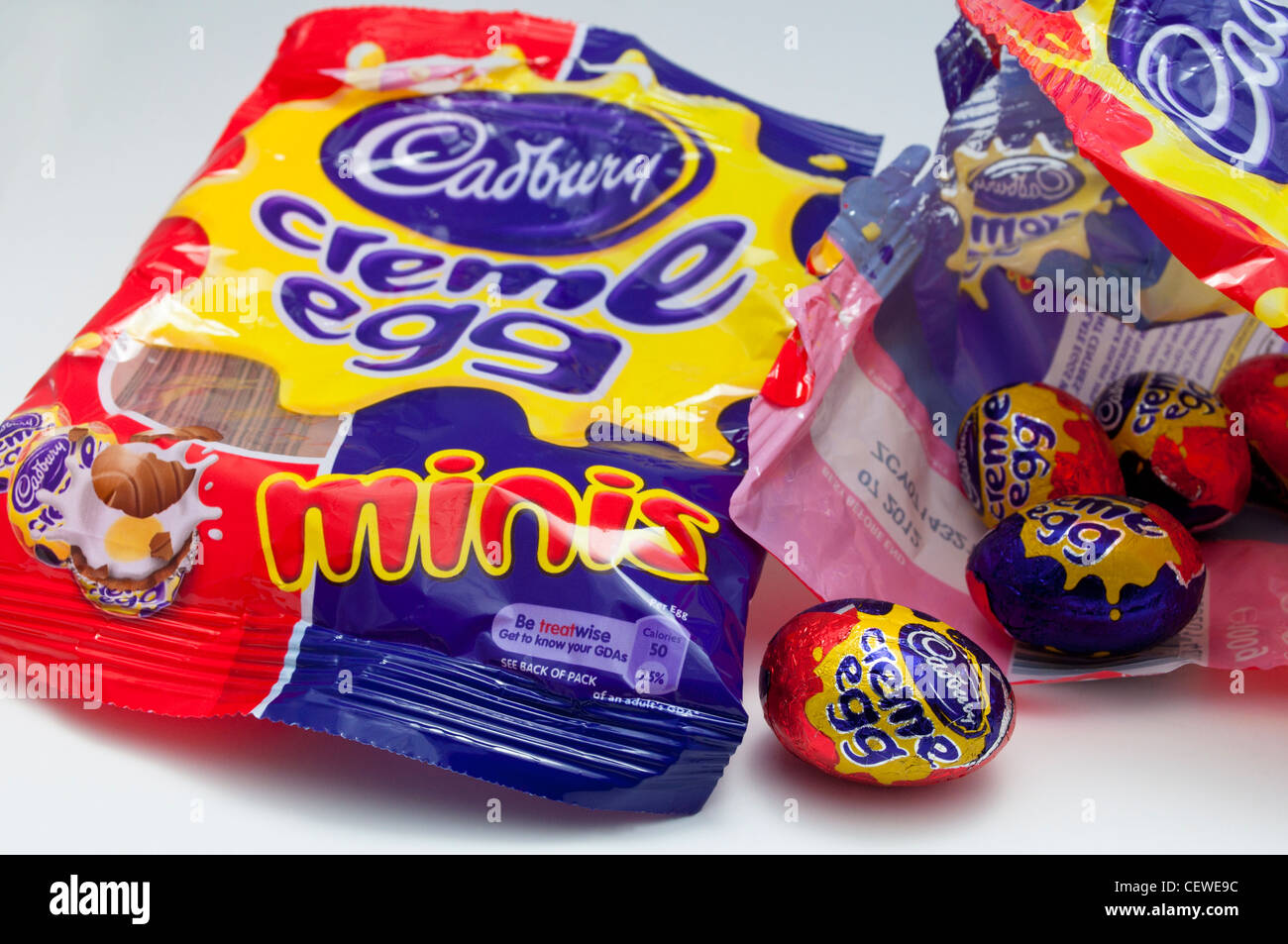 Deux sacs de Cadbury creme egg minis Banque D'Images