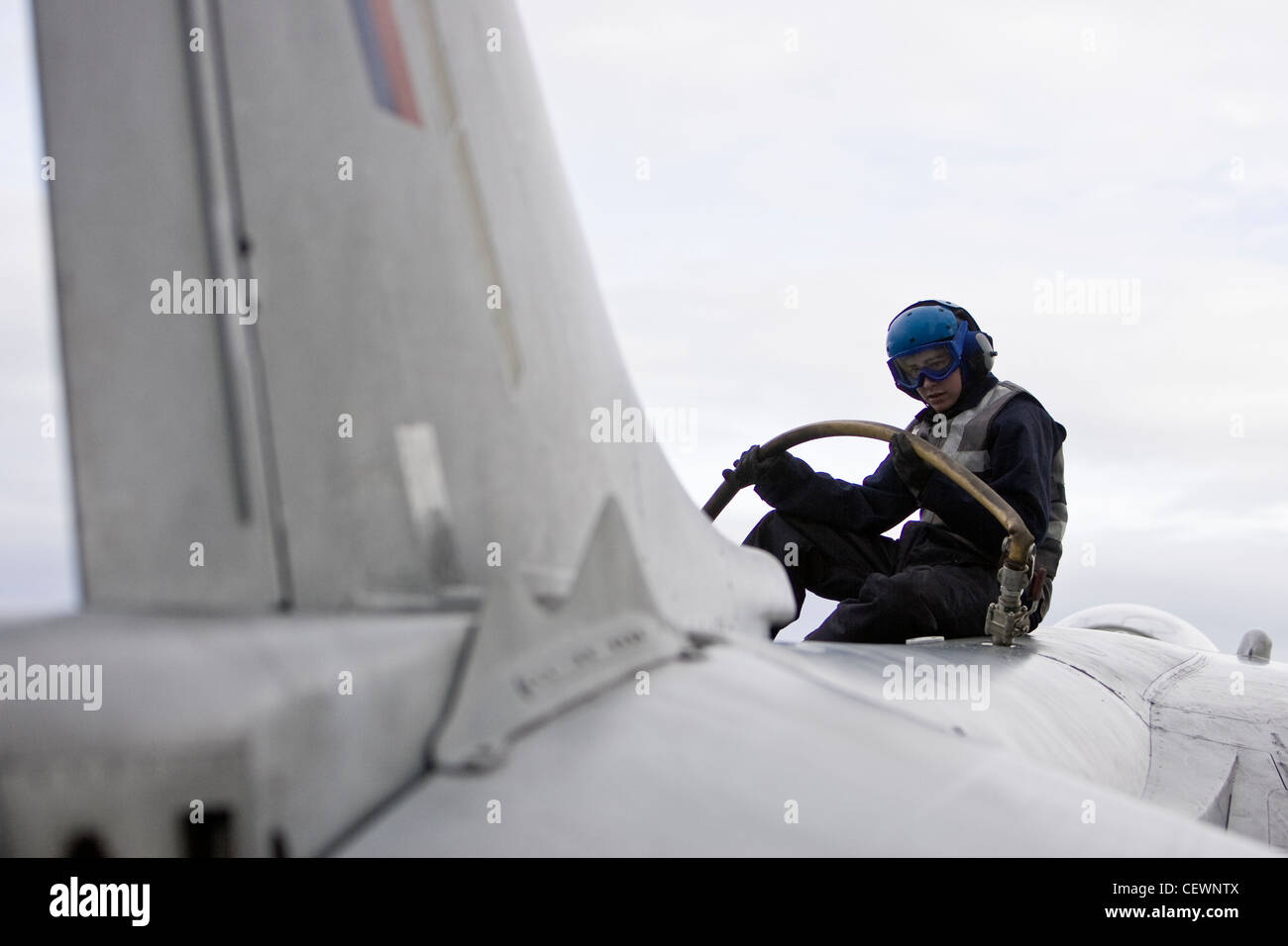 Jet harrier de ravitaillement sur les porte-avions HMS Illustrius Banque D'Images