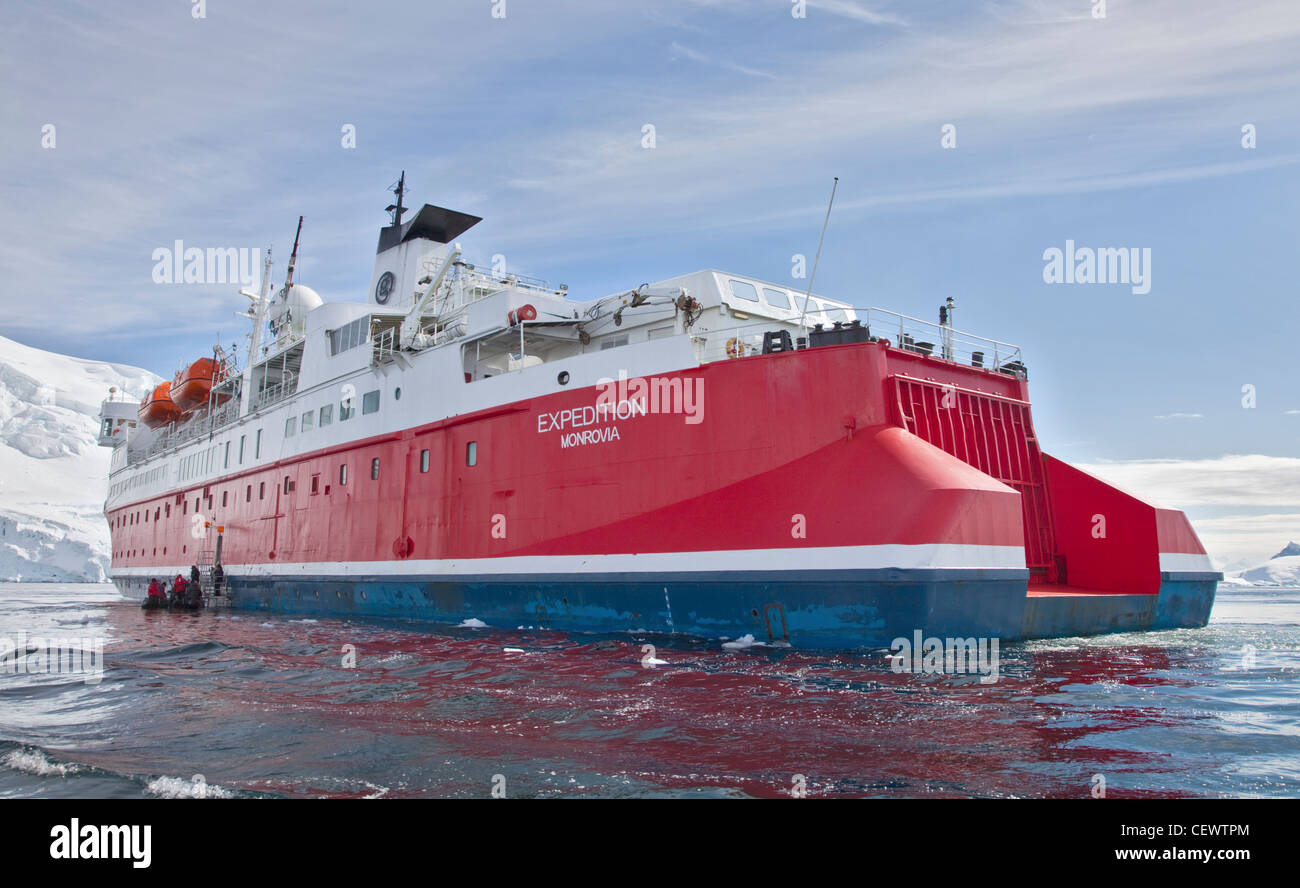 MS Expedition in Paradise Bay, péninsule antarctique Banque D'Images