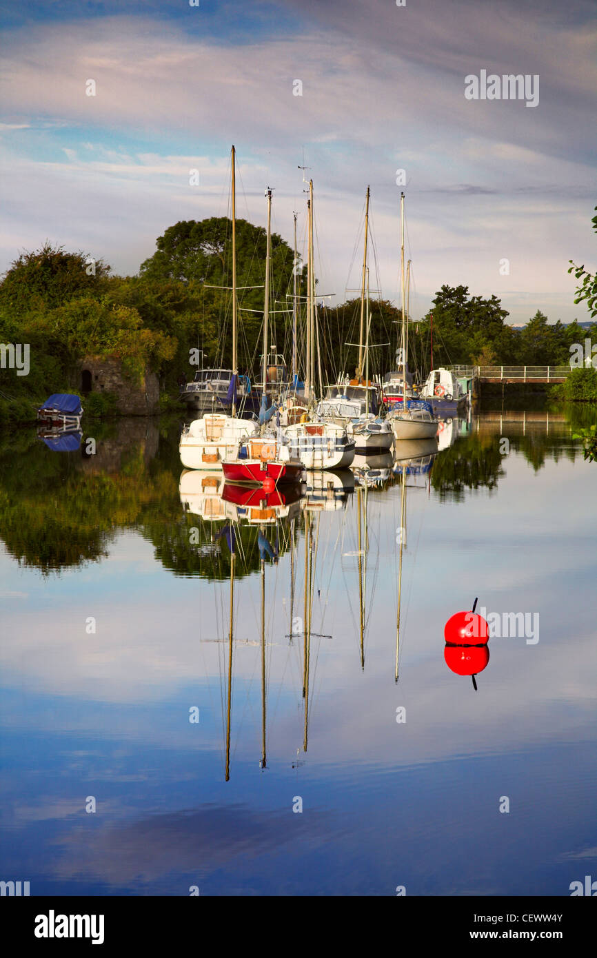 La Voile Bateaux amarrés à Lydney Port. Ouvert en 1810, les beaux jours de la zone portuaire a vu 300 000 tonnes de charbon exportées annuellement Banque D'Images