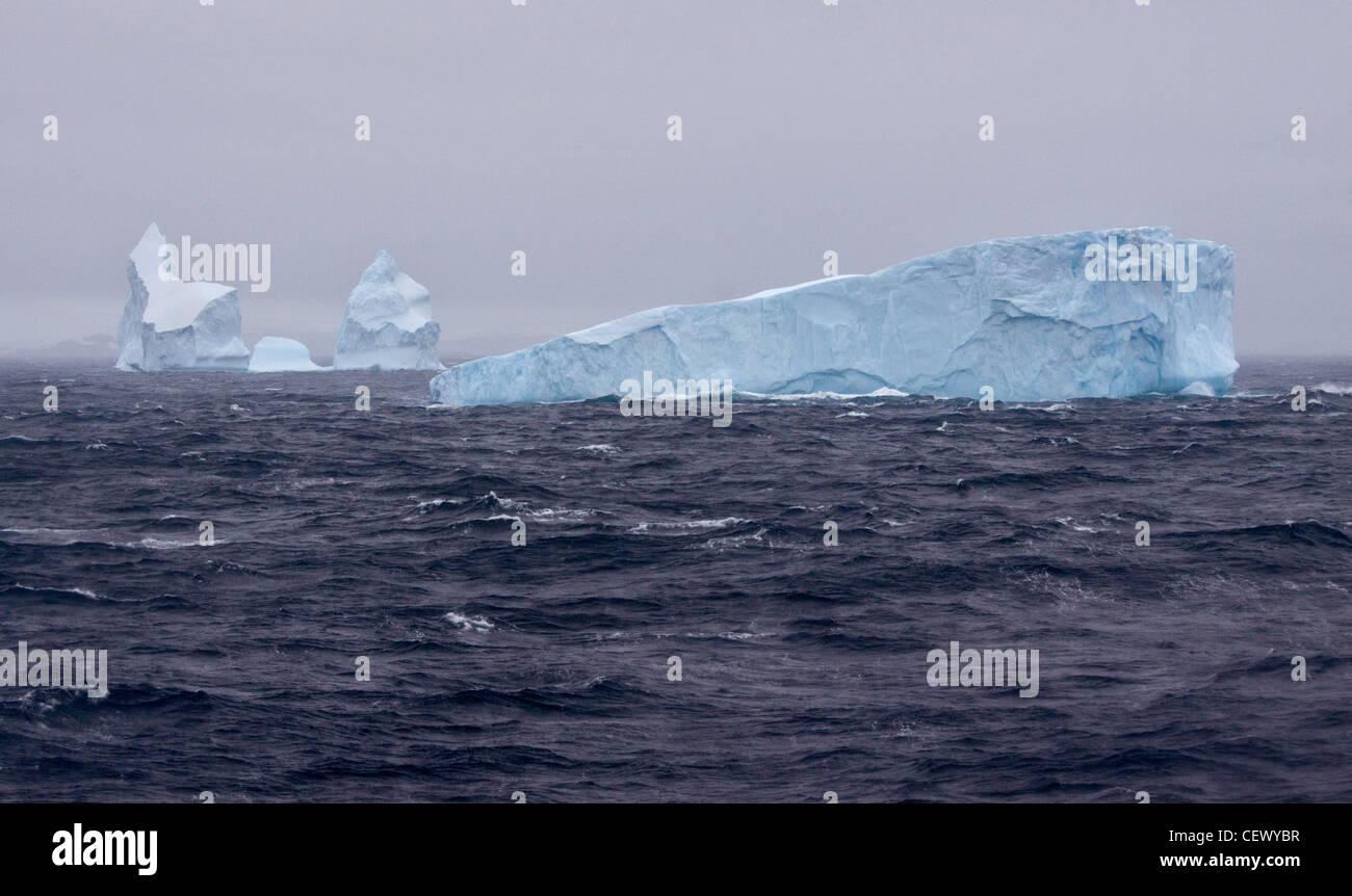 Les icebergs dans l'océan du Sud, Péninsule Antarctique Banque D'Images