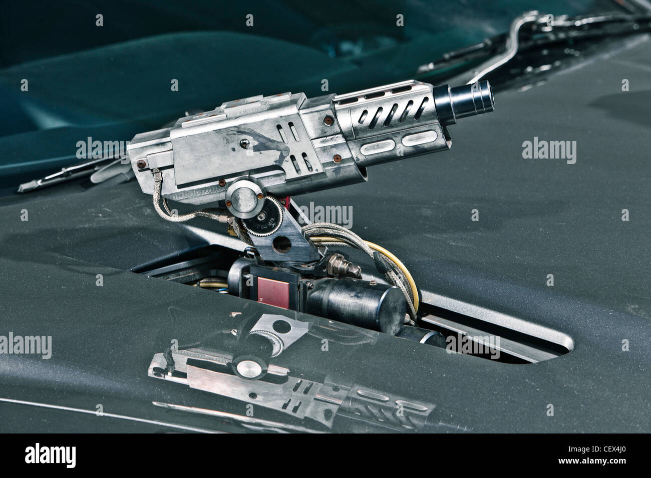 Machine gun sur Aston Martin DB5, James Bond classic car Banque D'Images Machine gun sur Aston Martin DB5, James Bond classic car Banque D'Images