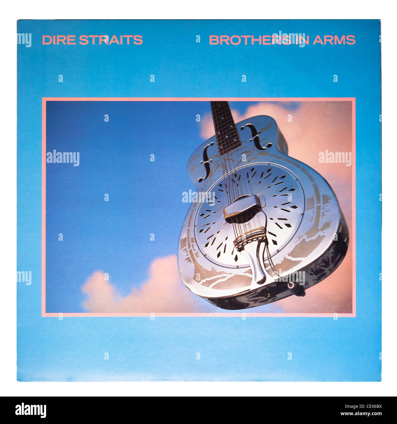 Un album vinyle , record , Dire Straits Brothers In Arms sur fond blanc Banque D'Images