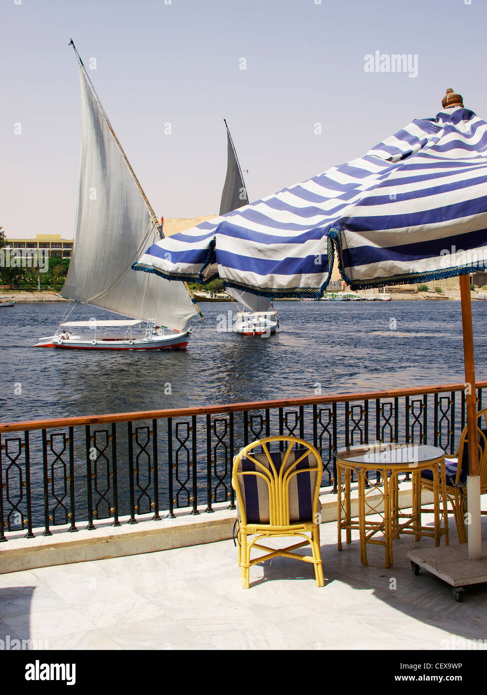 Felouques sur le Nil à Assouan Banque D'Images