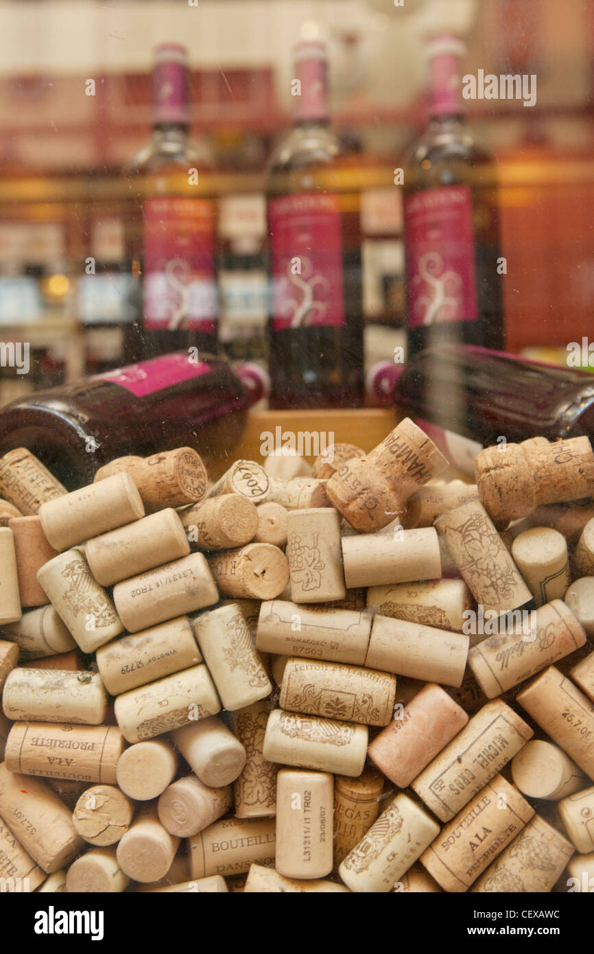Wine corks en exposition dans une vitrine dans Leadenhall Market Banque D'Images