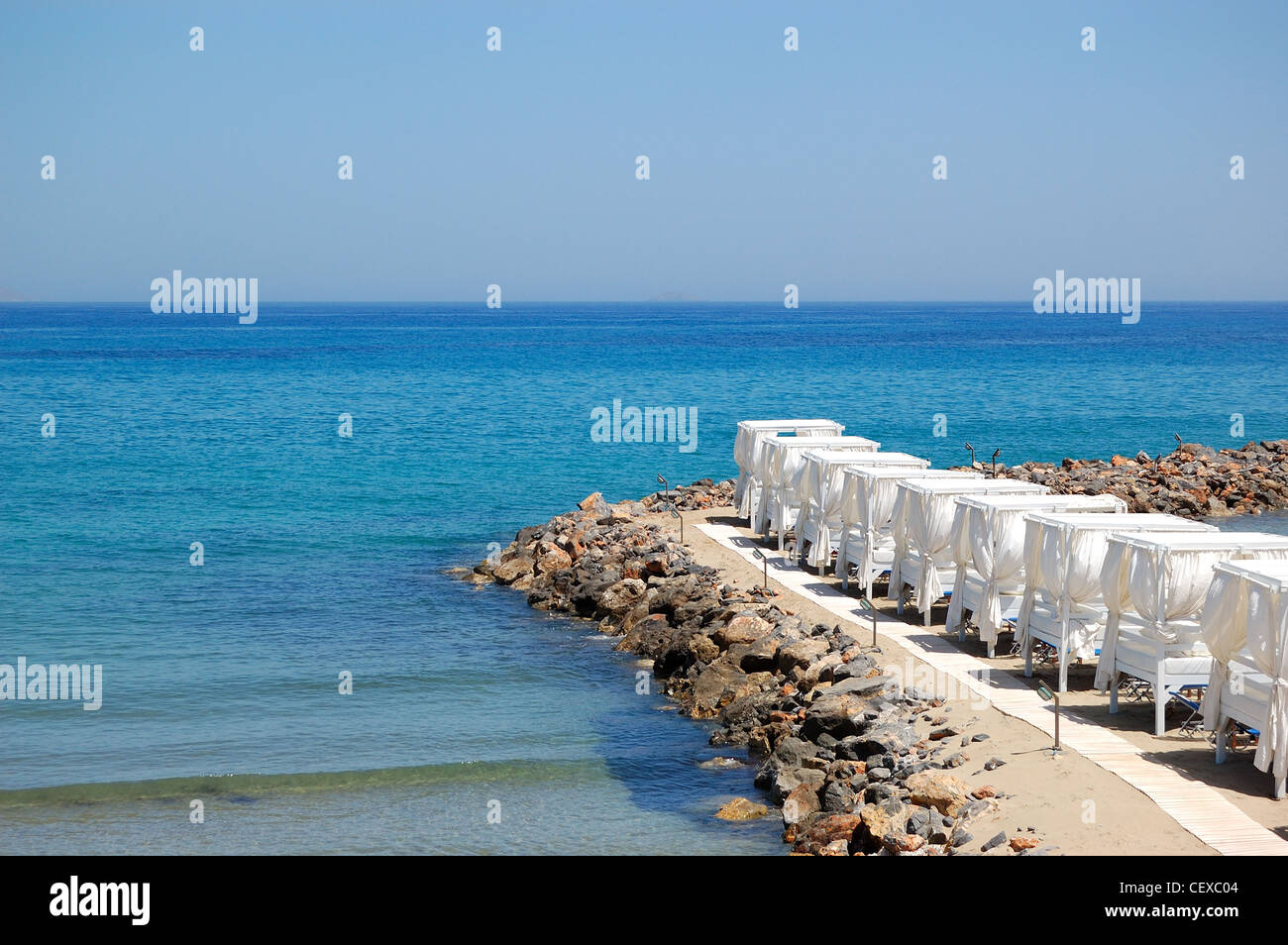 Abris à la plage de l'hôtel de luxe, Crète, Grèce Banque D'Images