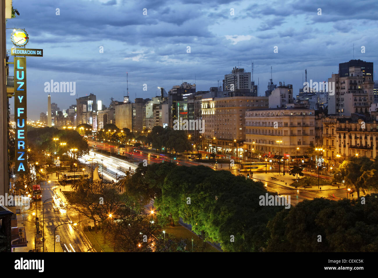 Avenida 9 de Julio, la nuit, Buenos Aires, Argentine Banque D'Images