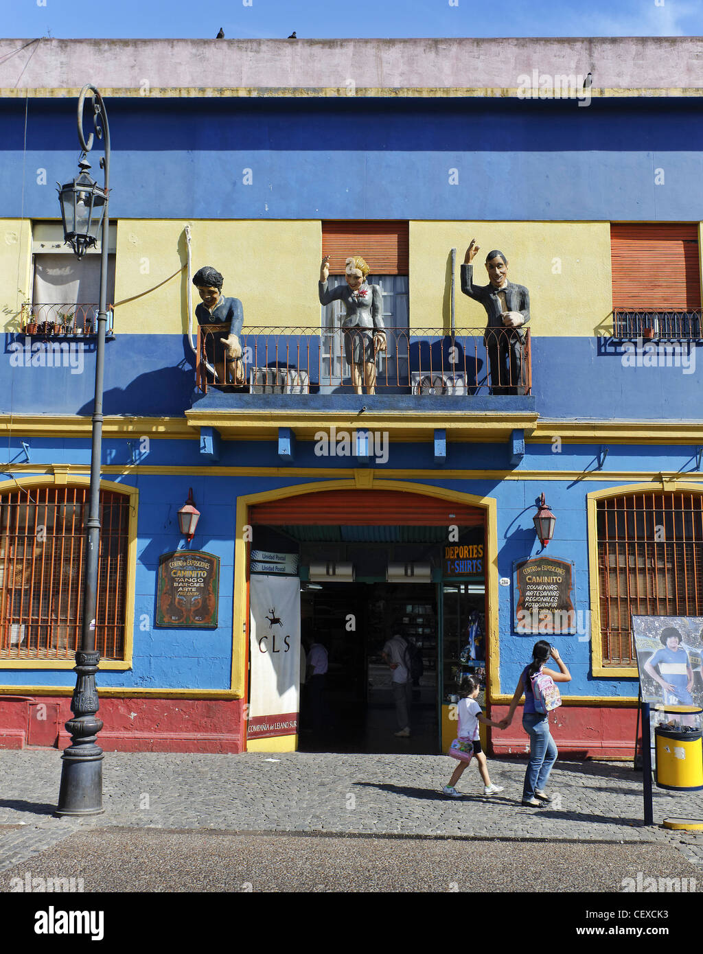 Carlos Gardel, Diego Maradonna, Evita Peron sur balcon à La Boca, Buenos Aires, Argentine Banque D'Images