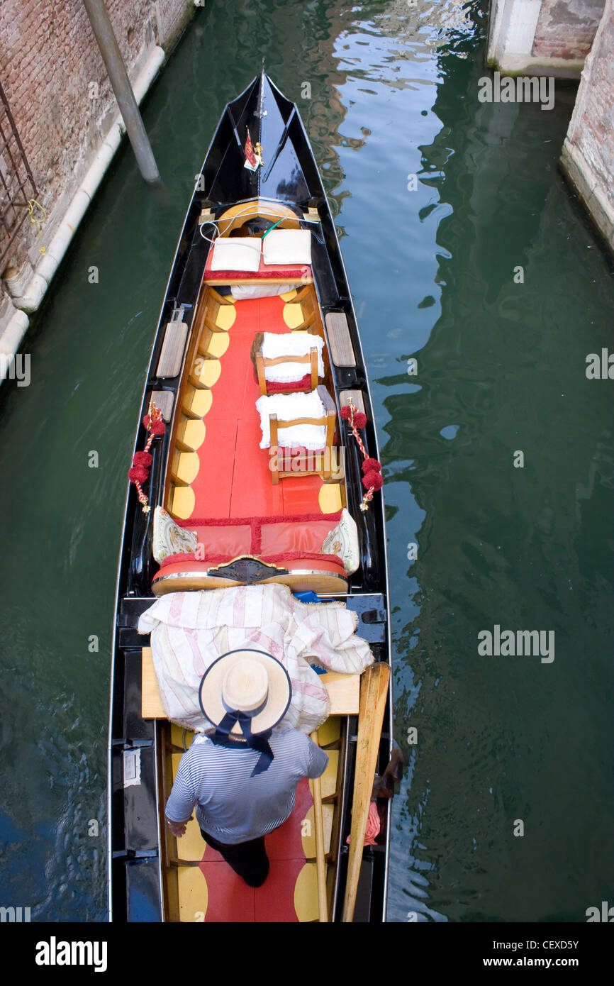 Gondola dans les canaux de Venise Banque D'Images