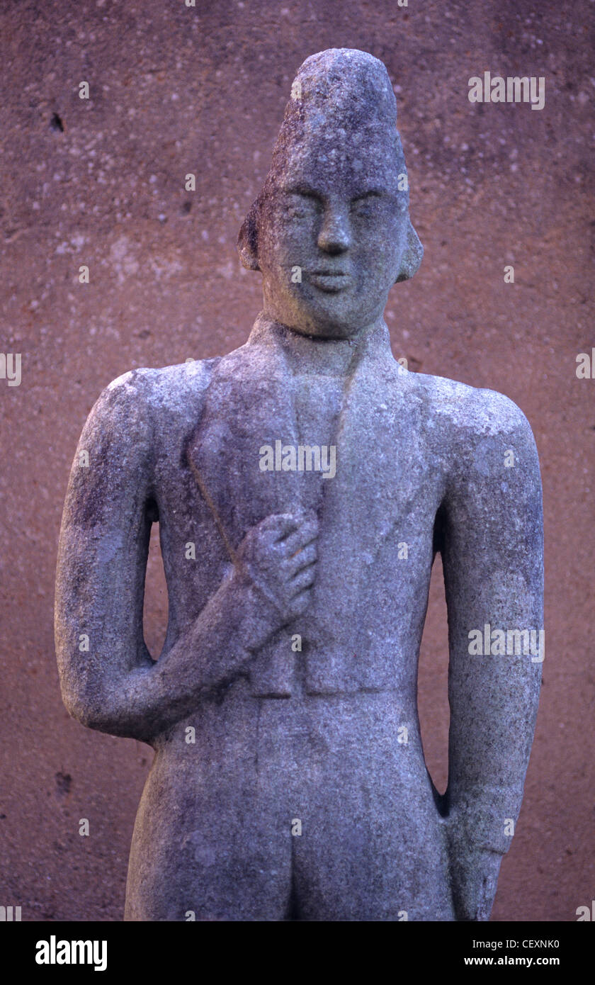 Statue en pierre, sculpture, ou portrait d'un soldat malgache du Roi Andrianampoinimerina (1787-1810) Madagascar Banque D'Images