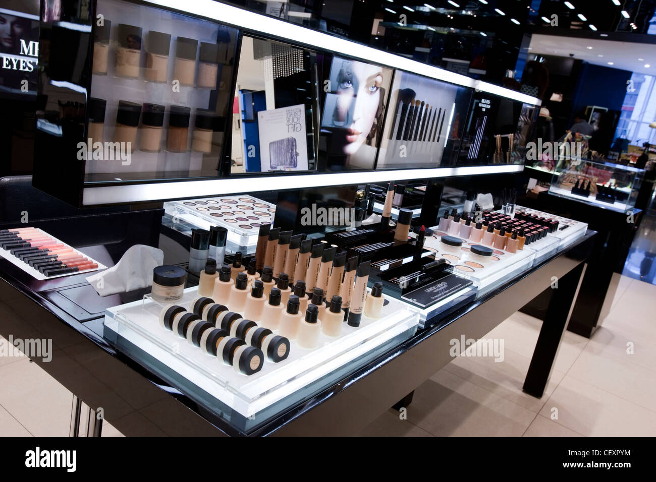 Giorgio Armani maquillage up stand, House of Fraser, Westfield, à Londres. Banque D'Images