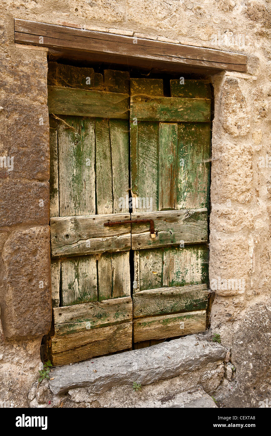 Cave porte de bois vert Banque D'Images