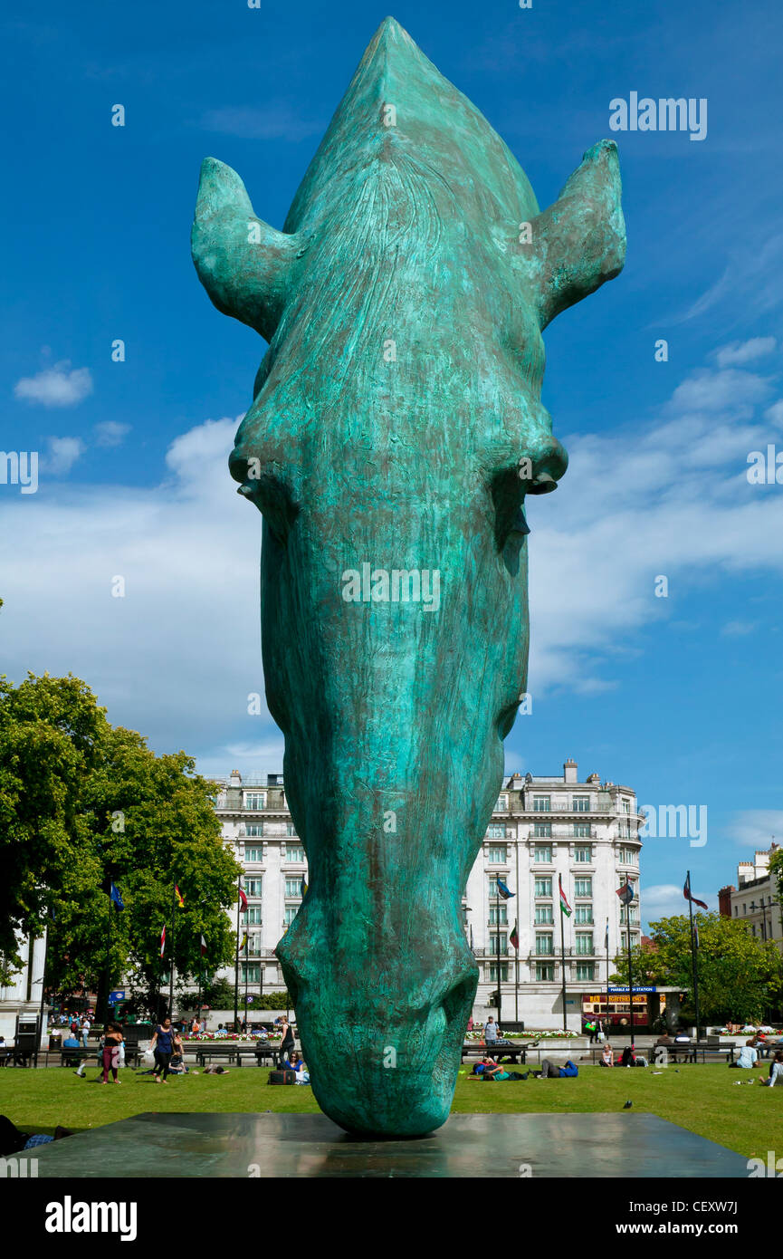 Marble Arch Statue d'une tête de cheval géant, Londres, Angleterre Banque D'Images