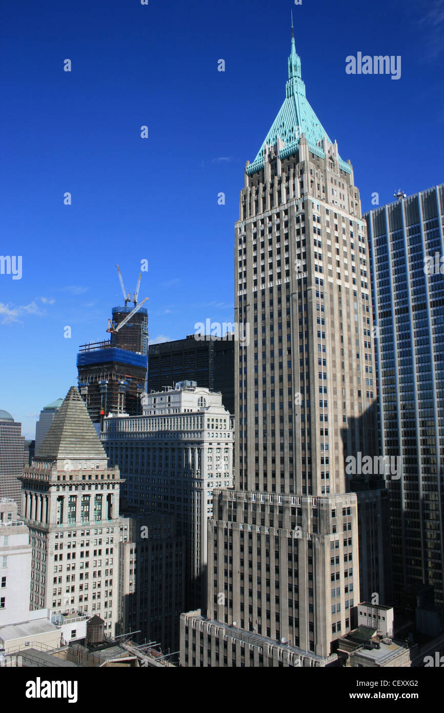 Lower Manhattan architecture (construction de la tour de la liberté en arrière-plan). Banque D'Images