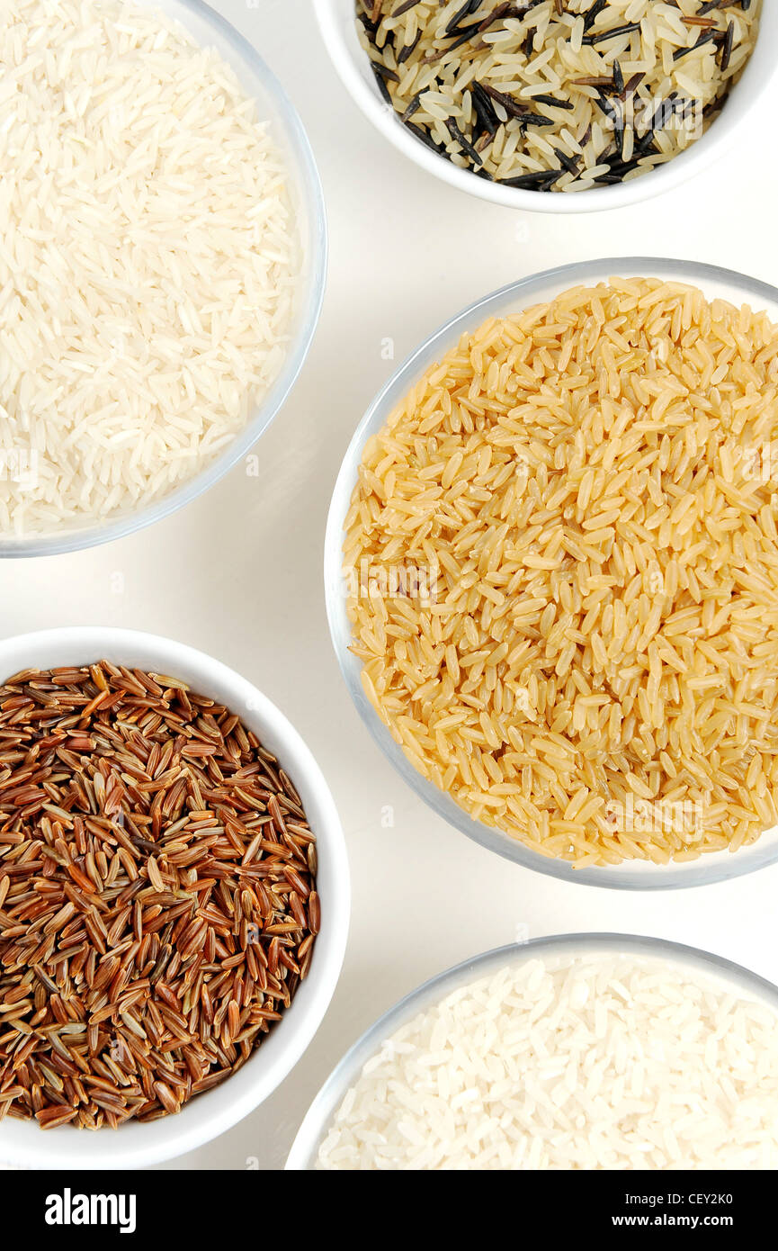 Cinq bols de différentes variétés de riz Photo Stock - Alamy