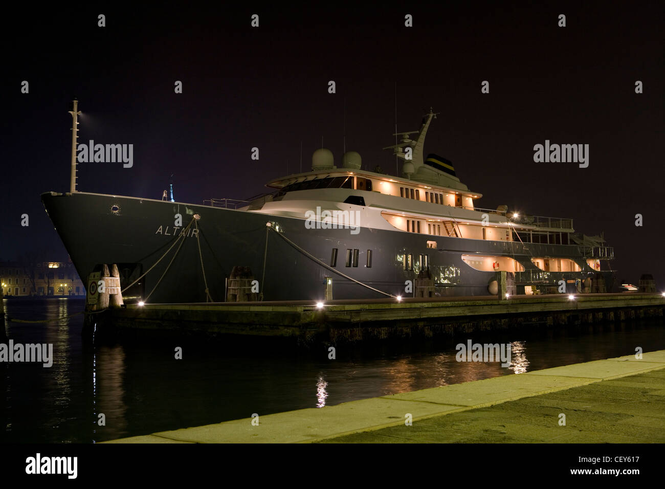 Navire de luxe la nuit à Venise Banque D'Images