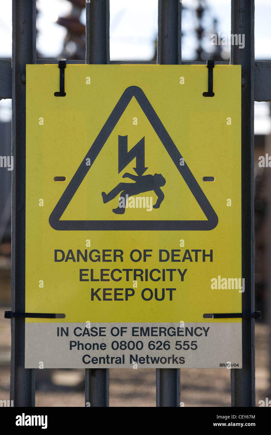 Danger de mort signe Garder hors de l'électricité Banque D'Images